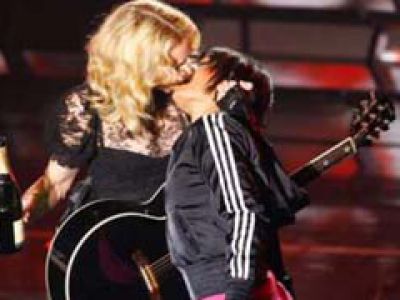 Madonna atakuje Sarah Palin